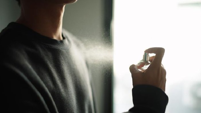 Benarkah Parfum di Leher Bisa Picu Gangguan Tiroid? Ini Penjelasan Ahli
