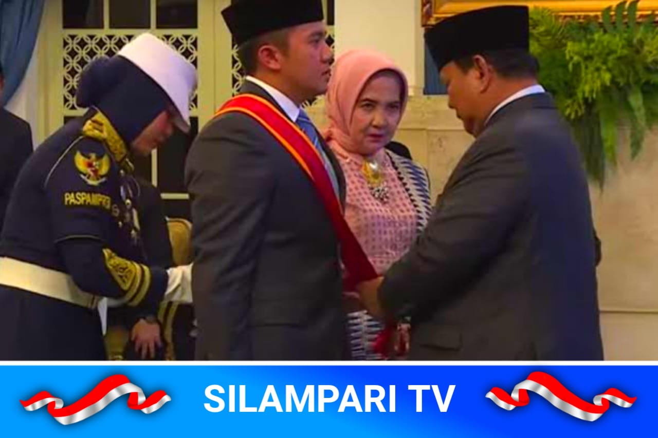 Seskab Teddy Indra Wijaya Terima Bintang Mahaputera Utama dari Prabowo, Dinilai Berjasa di Pemerintahan.