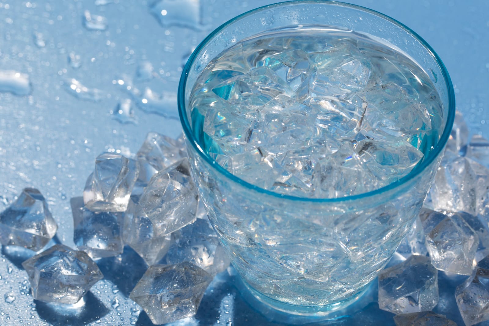 Mengungkap Bahaya Minum Air Es Berlebihan: Ancaman Tersembunyi bagi Kesehatan