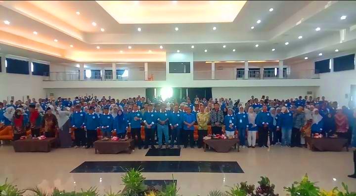 Reuni Akbar Alumni SPP-SPMA dan SMK Pertanian Bengkulu, Ribuan Alumni Penuhi Gedung Kesenian Lubuklinggau.