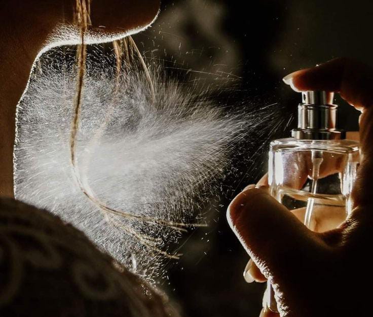 5 Rekomendasi Parfum Non Alkohol yang Tahan Lama, Terbaik!