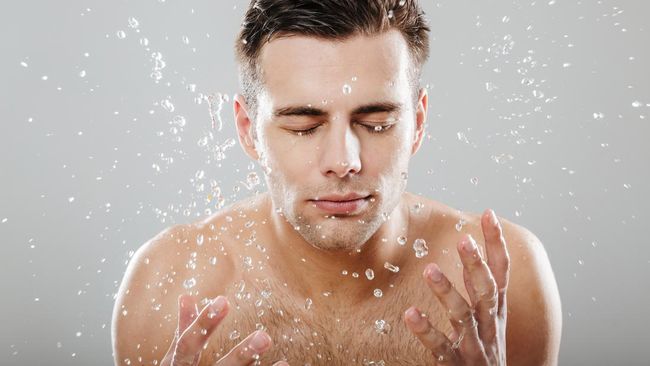 Mandi Air Hangat vs Mandi Air Dingin, Mana yang Lebih Baik untuk Tubuh?