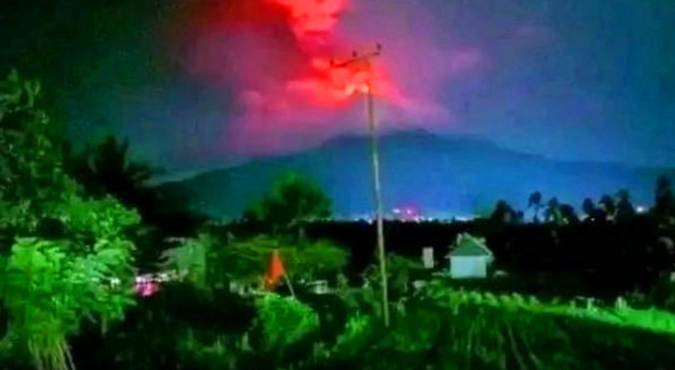 Akibat Lontarkan Lava Pijar oleh Gunung Lewotobi, Warga Dulipali Segera Dievakuasi