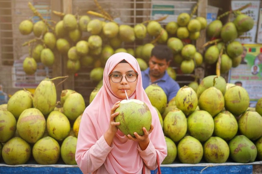 Bikin Tubuh Lebih Sehat, Ini 7 Waktu Terbaik Minum Air Kelapa