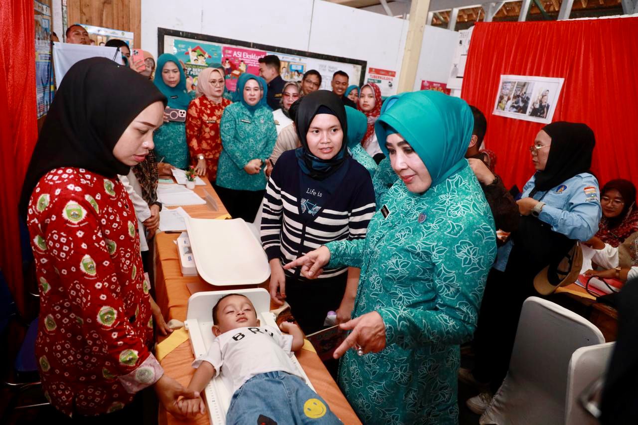 Ketua Umum TP PKK Launching Gerakan Bedah Rumah, Pembangunan Sanitasi dan Penanganan Stunting Serentak