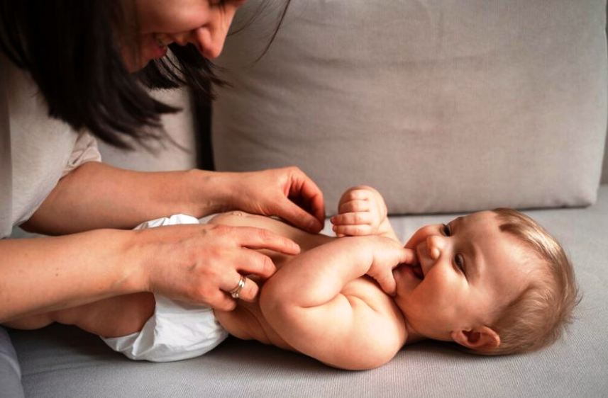 Dampak Mengisap Jempol pada Bayi dan Cara Menghentikannya