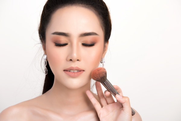 3 Rekomendasi Compact Powder Terbaik: Makeup Flawless dan Tahan Lama