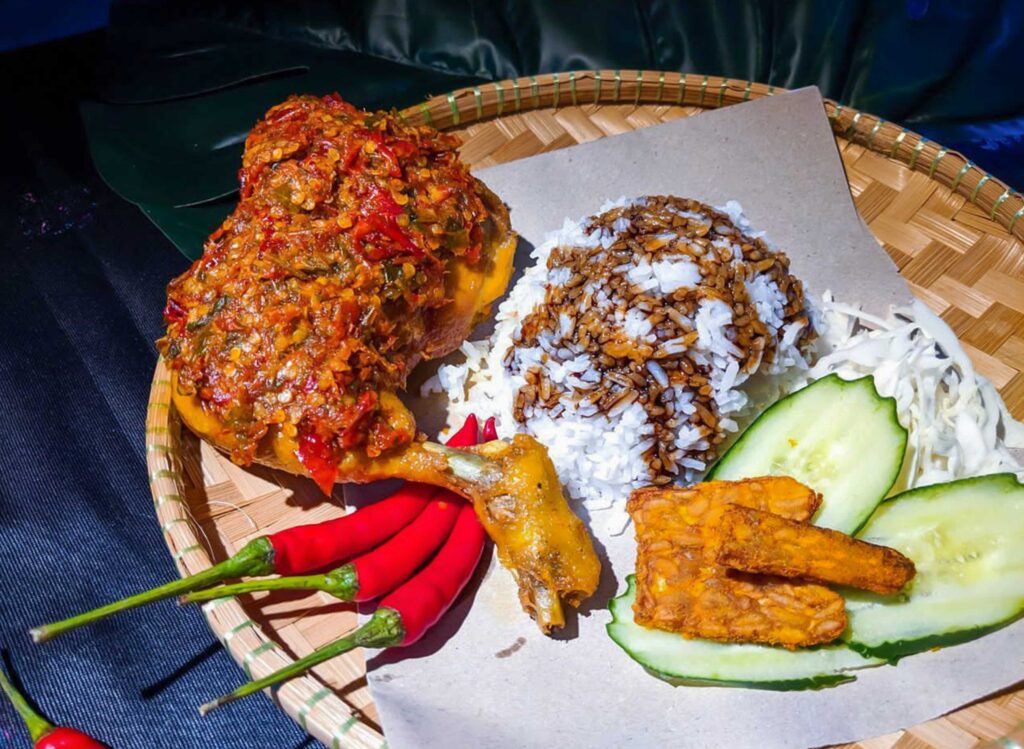 Netizen Malaysia Protes Harga Ayam Gepuk dan Ayam Penyet Makin Mahal