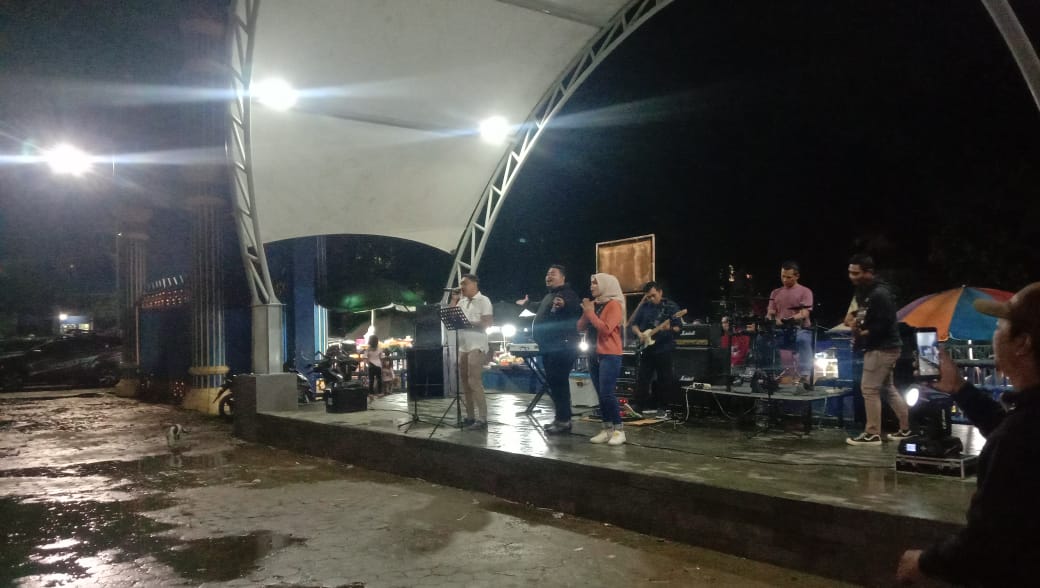 Semarak Live Music di Alun-Alun Merdeka Lubuklinggau, Tetap Meriah Meski Diguyur Hujan