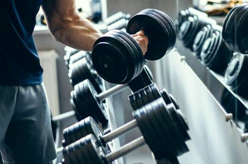 Apakah Olahraga Gym Bisa Gemukkan Badan? Cek Fakta dan Mitosnya di Sini!