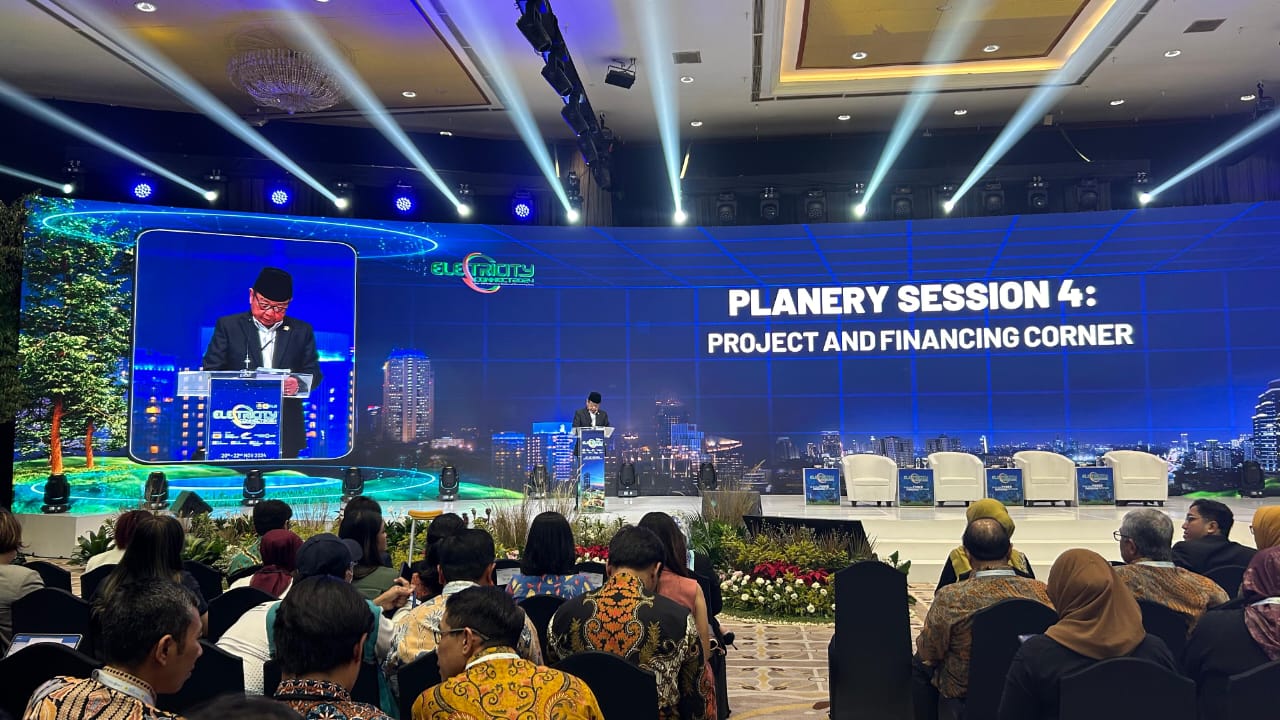 Di Electricity Connect 2024, Komut PLN Jabarkan Strategi Jitu Tarik Investasi Hijau untuk Transisi Energi