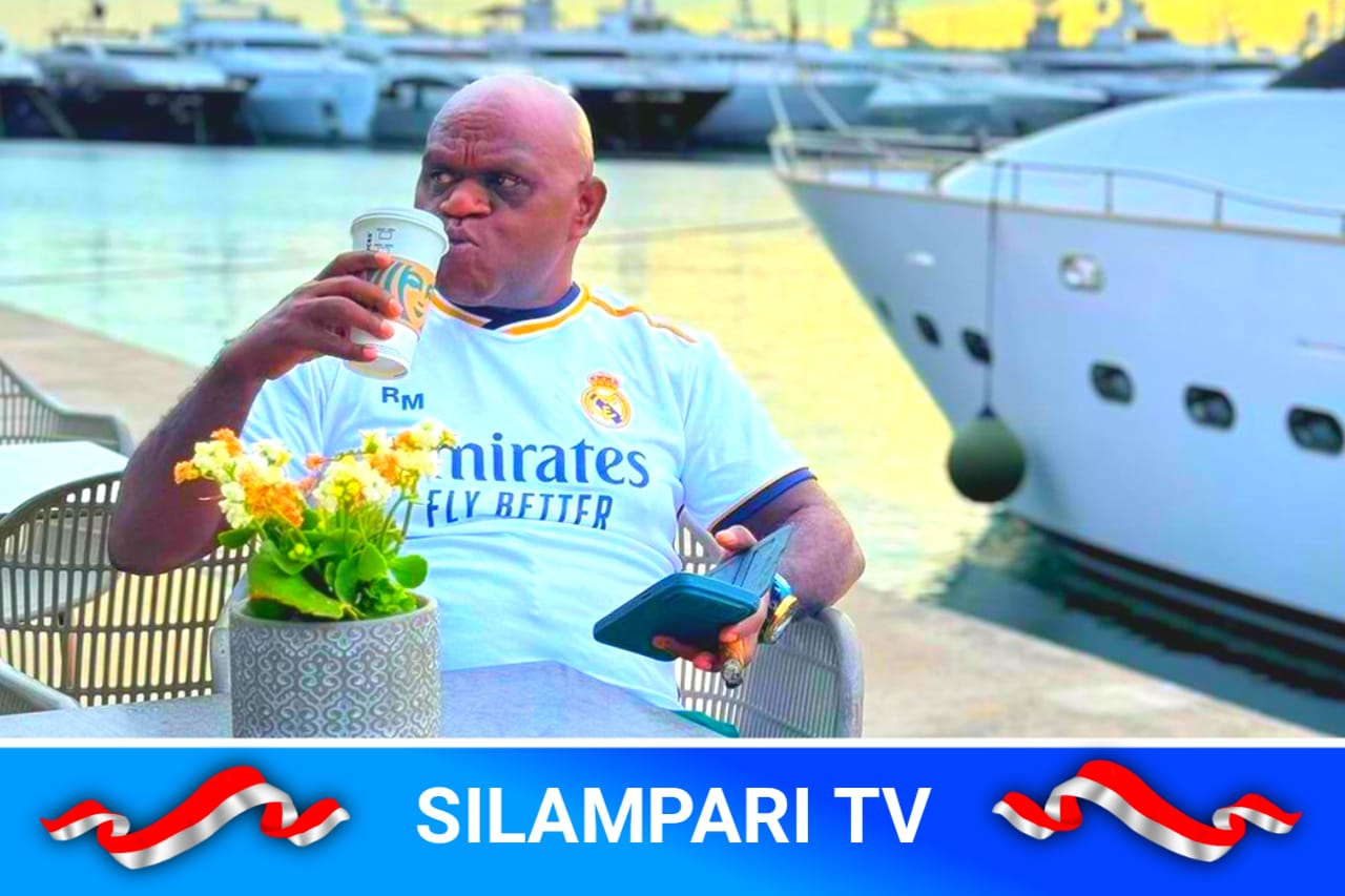 Saya Pintar, Tapi Dulu Saya Sembunyikan, Ungkap Natalius Pigai Saat Terima Penghargaan.