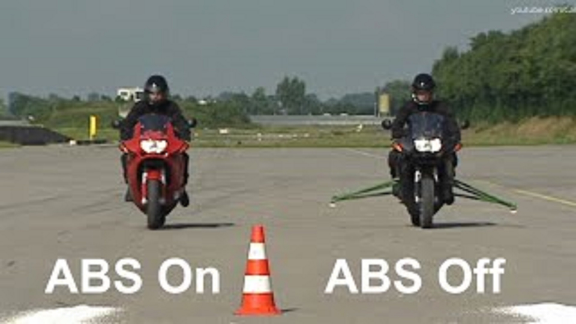 Perbedaan Motor dengan Fitur ABS dan Tanpa ABS: Meningkatkan Keamanan Berkendara