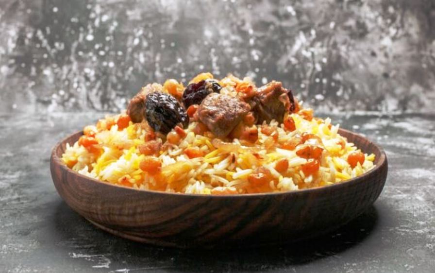 Mengenal Nasi Kebuli Khas Timur Tengah, Pecinta Kuliner Wajib Coba!