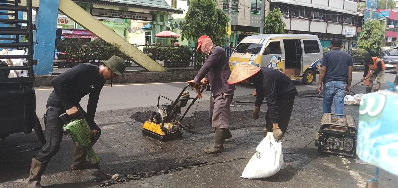 Perbaikan Jalan Nasional di Lubuklinggau Dilakukan Bertahap, Ruas Depan Eks RS dr. Sobirin Mulai Dikerjakan