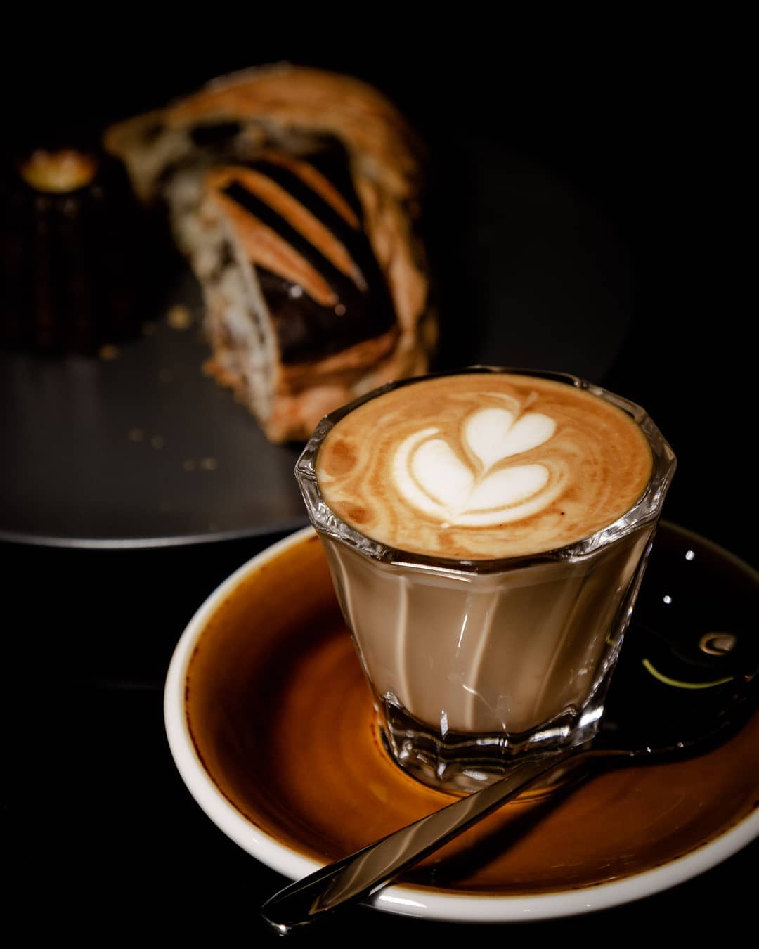 Kenali Bedanya! 5 Racikan Kopi Susu Populer di Kafe & Karakternya