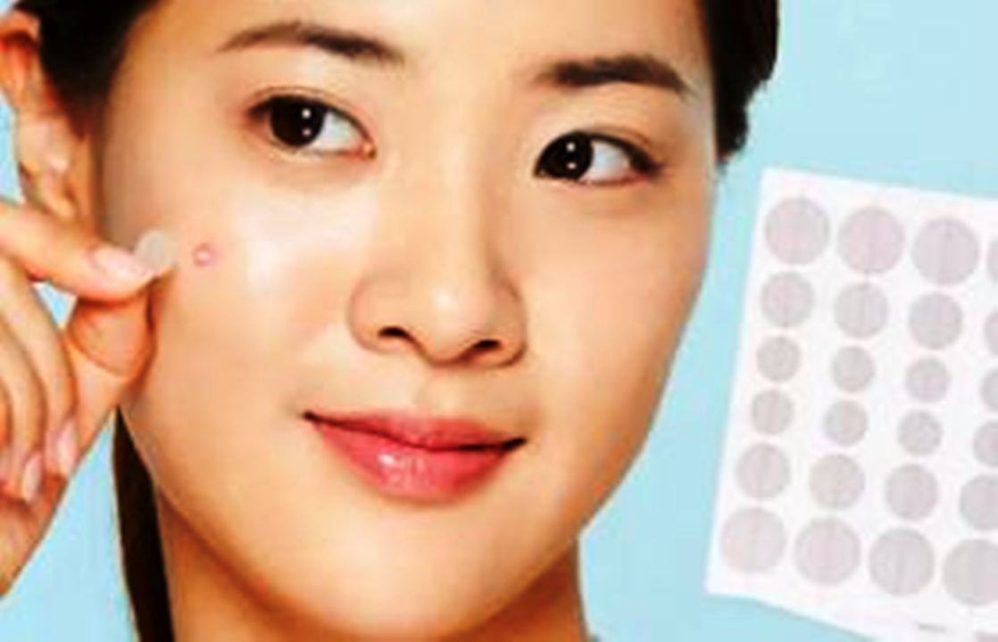 Menutup Jerawat dengan Acne Patch: Apakah Cepat Kempes? Ini Menurut Ahli Kesehatan Kulit