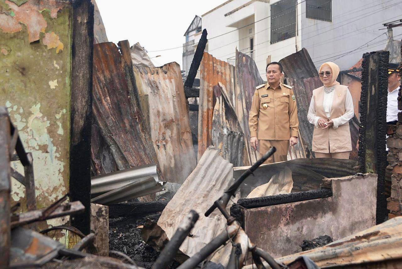 9 Rumah di Palembang Terbakar, Pj Gubernur Sumsel Agus Fatoni Tinjau Langsung Lokasi Kebakaran