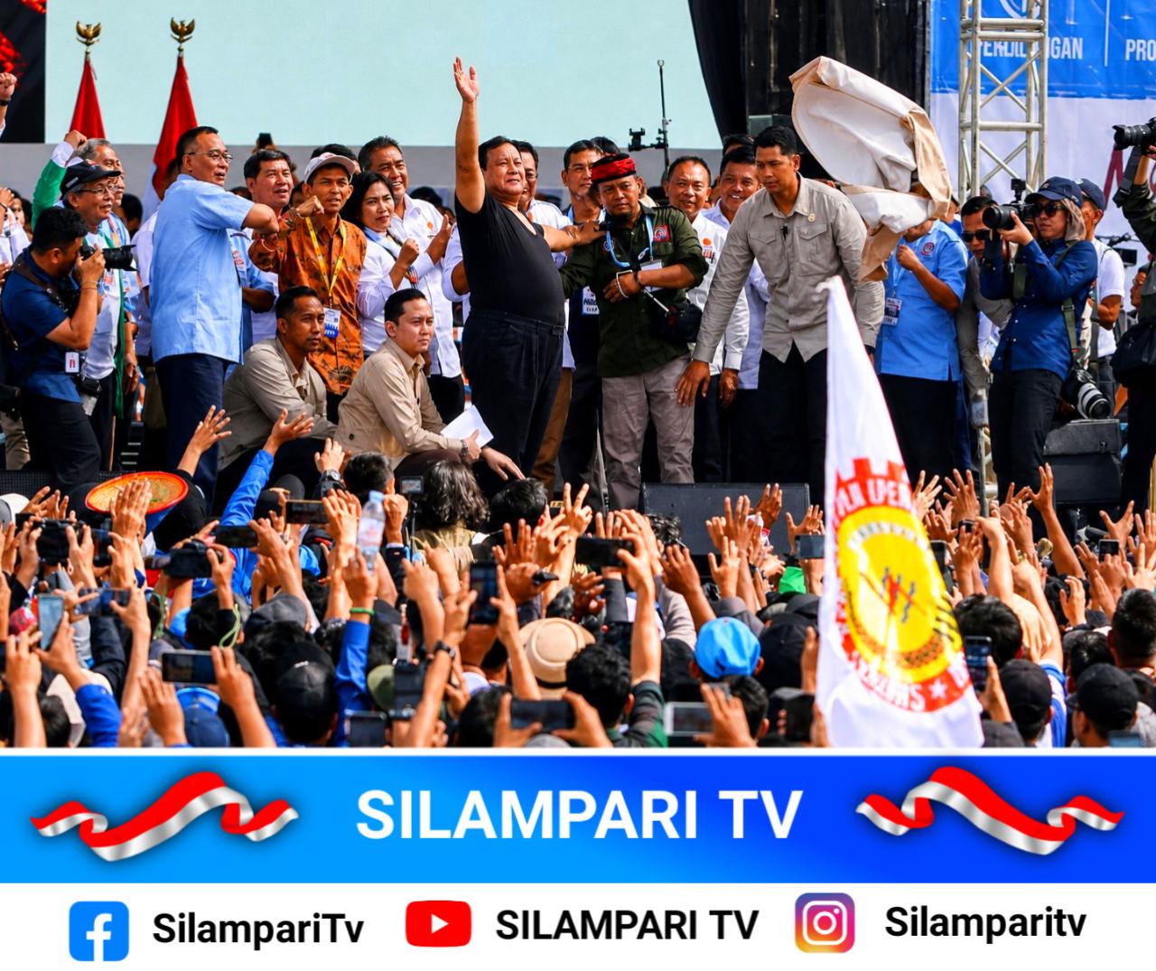 Viral! Prabowo Lempar Baju Safari ke Massa Buruh Saat May Day