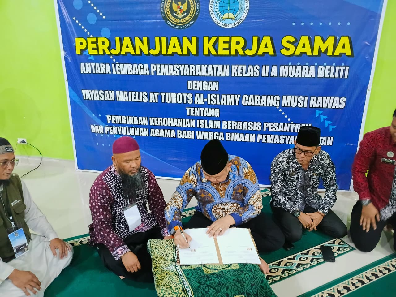 Kalapas Narkotika Kelas IIA Muara Beliti Teken MoU Pembinaan dan Penyuluhan Kerohanian Islam Berbasis Pesantre