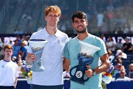 Sinner dan Alcaraz Kompak Angkat Trofi, Rivalitas Tenis Ranking Satu Dunia Kian Memanas