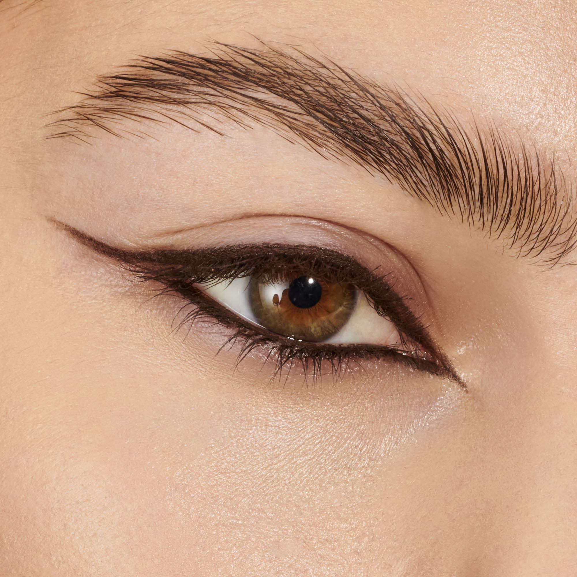 5 Eyeliner Natural dengan Formula Mudah Diaplikasikan untuk Pemula