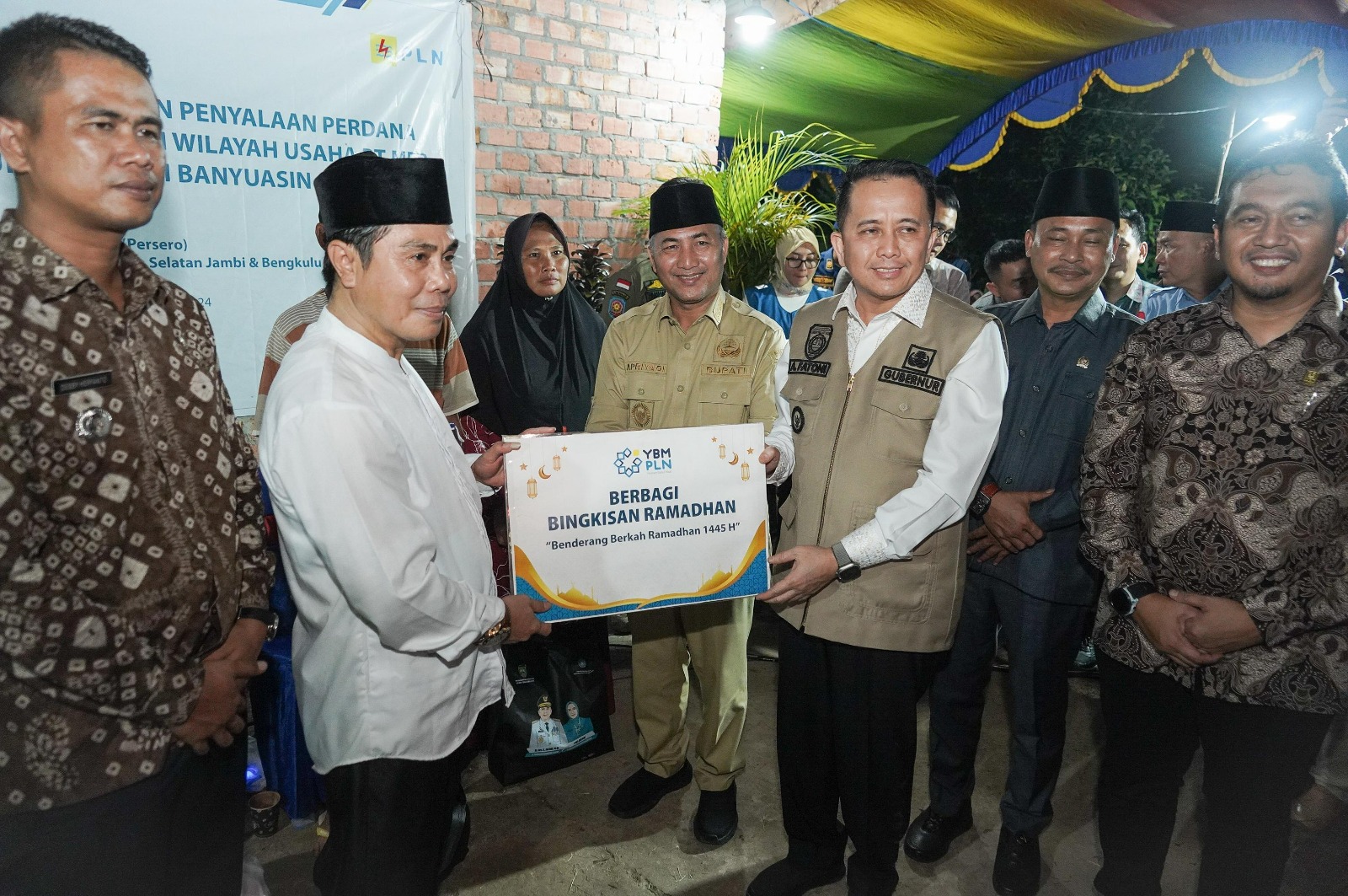 Berkah Ramadhan, PLN UID S2JB Nyalakan Listrik Desa Sukamaju dan Desa Tenggulang Jaya, Musi Banyuasin