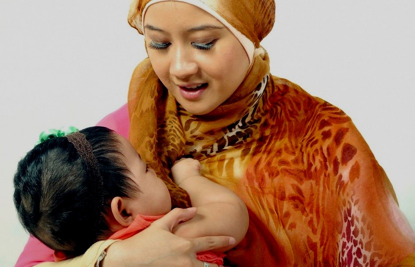 Ibu Menyusui Puasa, Apakah Bisa Mengurangi Produktivitas ASI? Mitos atau Fakta?