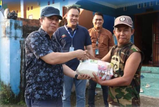 Pj Sekda Bersama Branch Office BRI Lubuklinggau Salurkan Bantuan Kepada Warga Terdampak Banjir