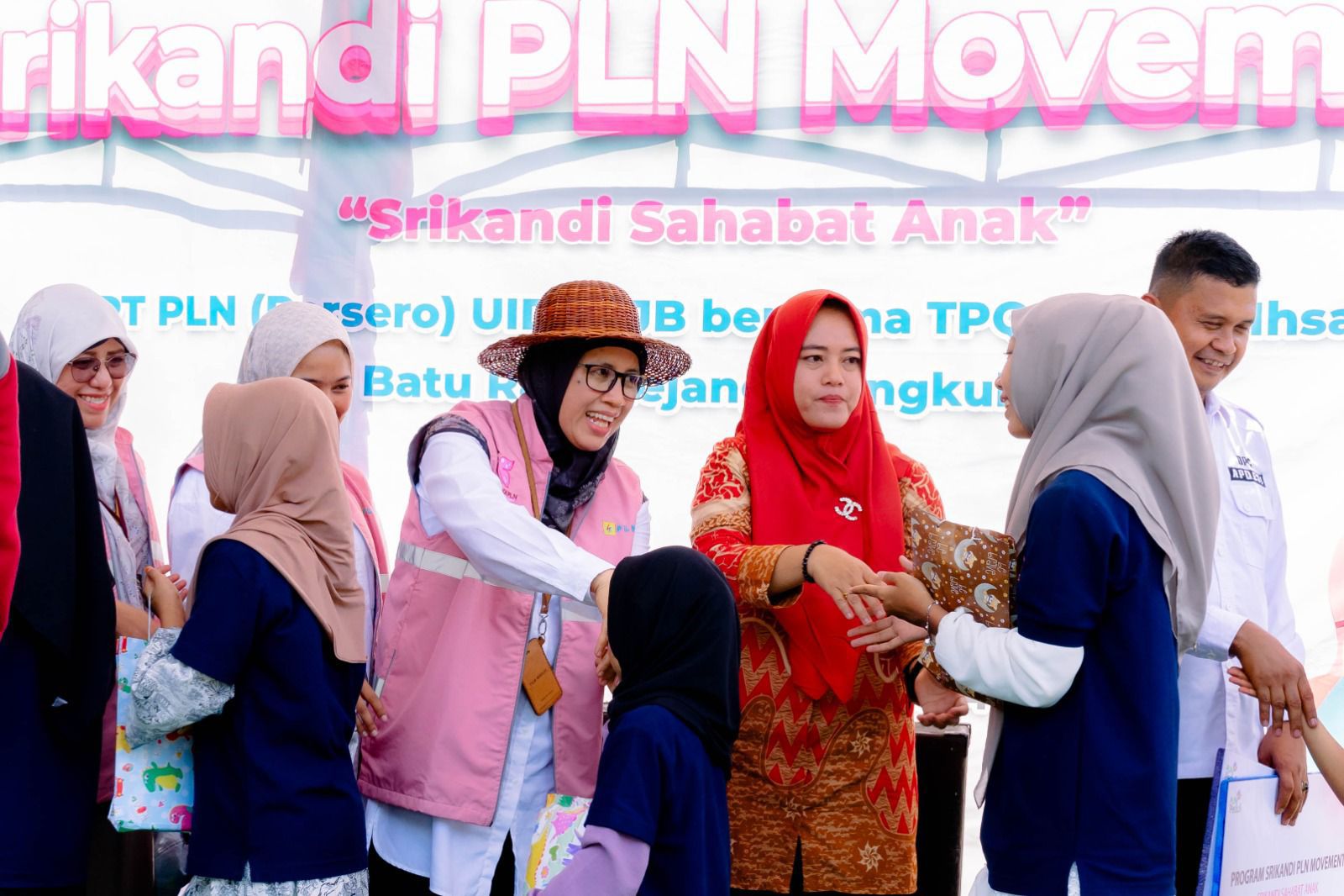 Srikandi PLN Gelar Program Srikandi Sahabat Anak Upaya Tingkatkan Pendidikan Anak TPQ Khairul Ihsan Bengkulu