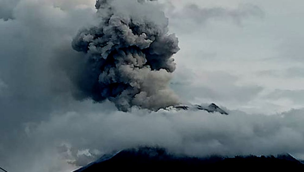 Kembali Erupsi Pagi Ini, Gunung Lewotobi Laki-laki di NTT Semburkan Abu Vulkanik Setinggi 800 M
