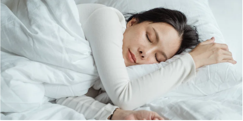 Tidur Miring Ke Kanan, Begini Menurut Agama dan Medis