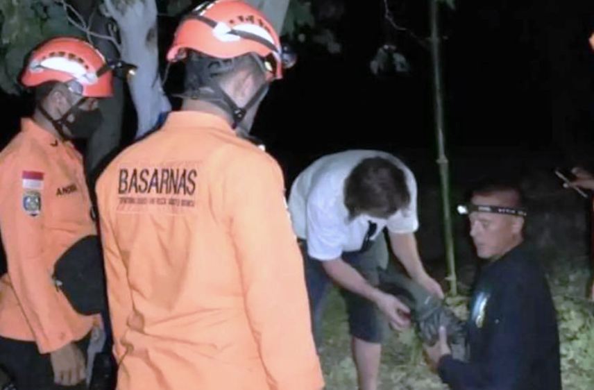 Ditemukan 2 WNA Asal Swedia Nekat Berkemah di Lereng Gunung Lewotobi yang Berstatus Awas