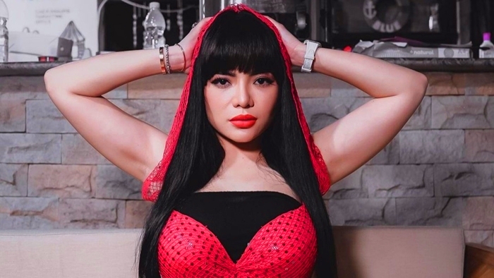 Surat Terbuka Dinar Candy Desak Pengusaha Karaoke Sediakan LC Laki-Laki, Picu Pro-Kontra di Jagat Maya.