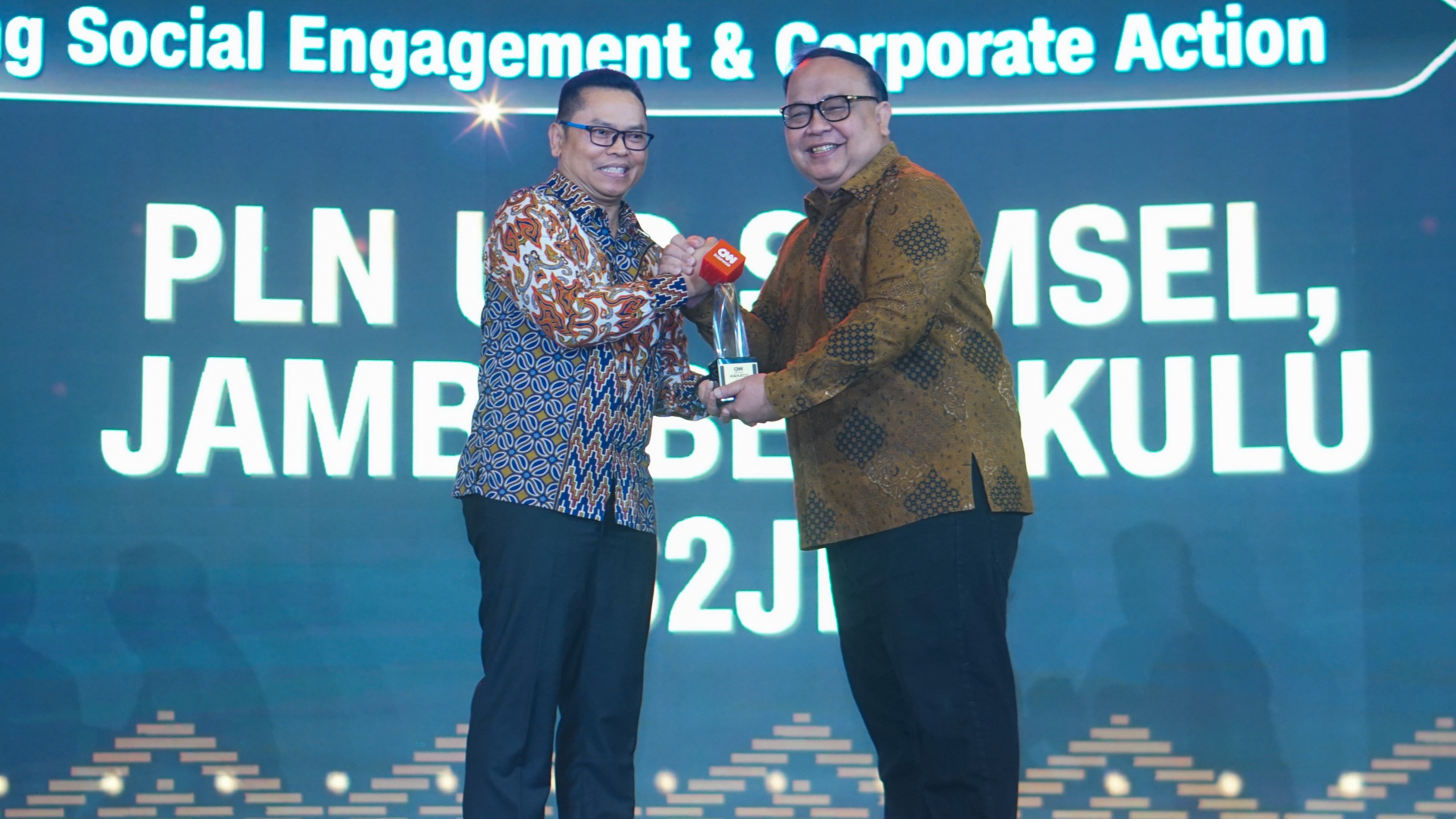 PLN UID S2JB Raih Penghargaan Outstanding Social Engagement & Corporate Action di Ajang CNN Awards