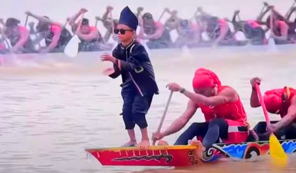 Sosok Dika, Bocah Penari Pacu Jalur yang Mendunia karena Aura Farming.