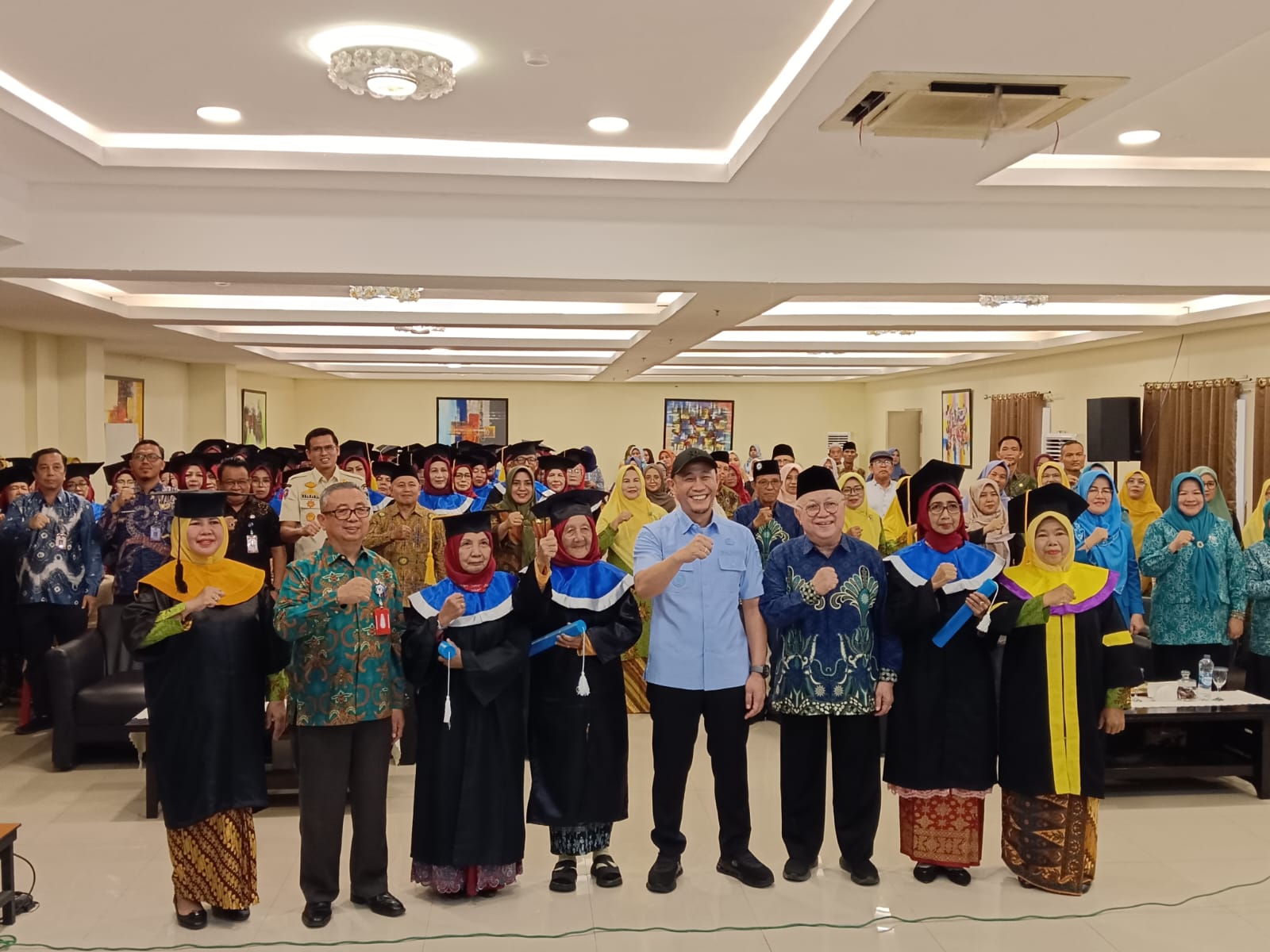 Inspiratif ! 72 Lansia Sukses Tuntaskan Wisuda Senior Pratama S3 PC Aisyiyah Lubuk Linggau Selatan