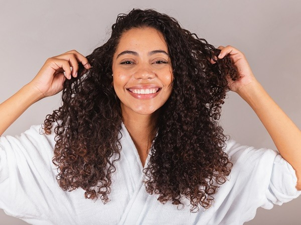 Rahasia Rambut Keriting Lembap: 5 Kandungan Penting yang Wajib Kamu Tahu