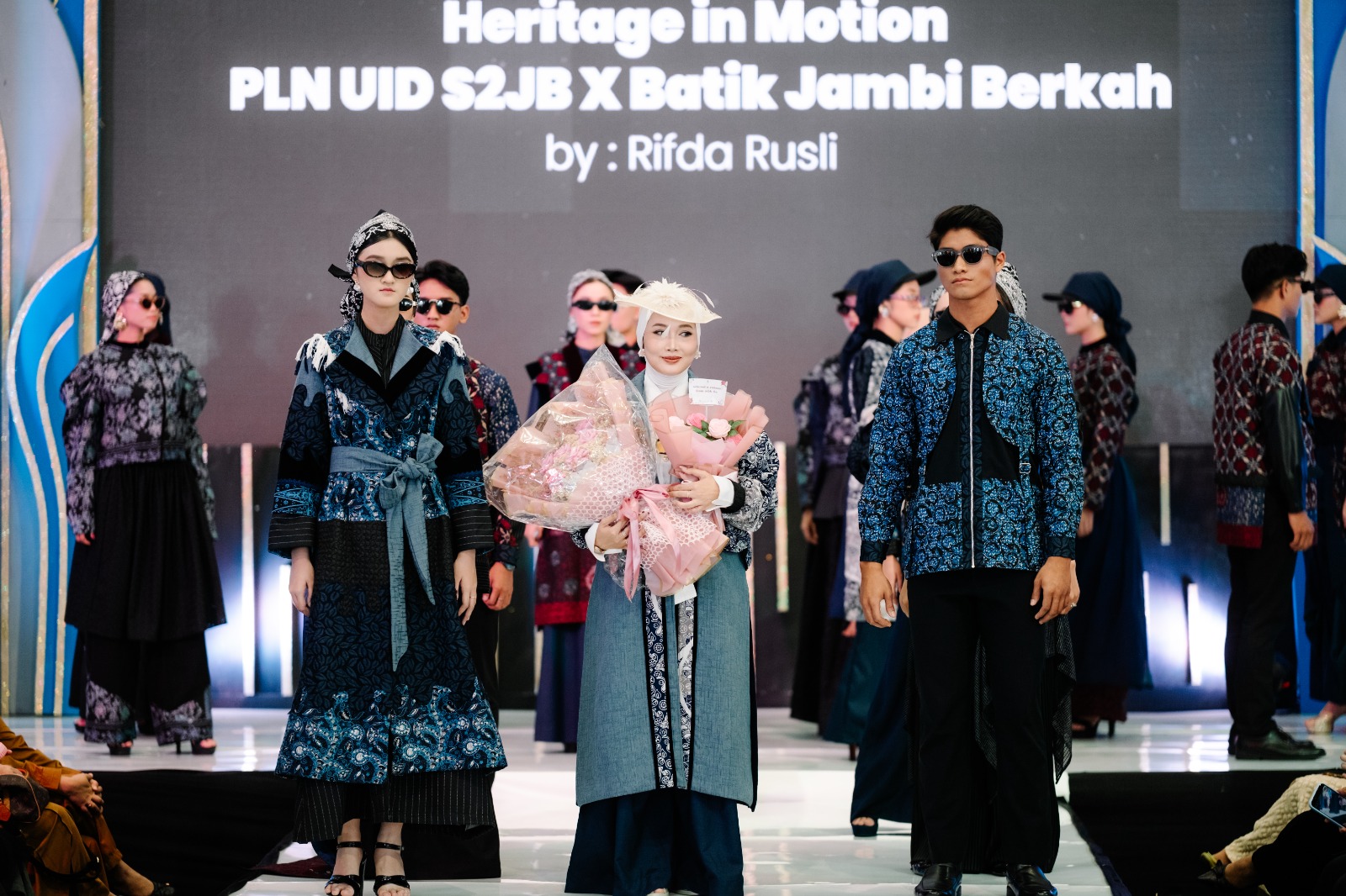 PLN UID S2JB Hadirkan “Heritage in Motion” di Fashion Dignity 2025, Angkat Warisan Budaya ke Panggung Modern