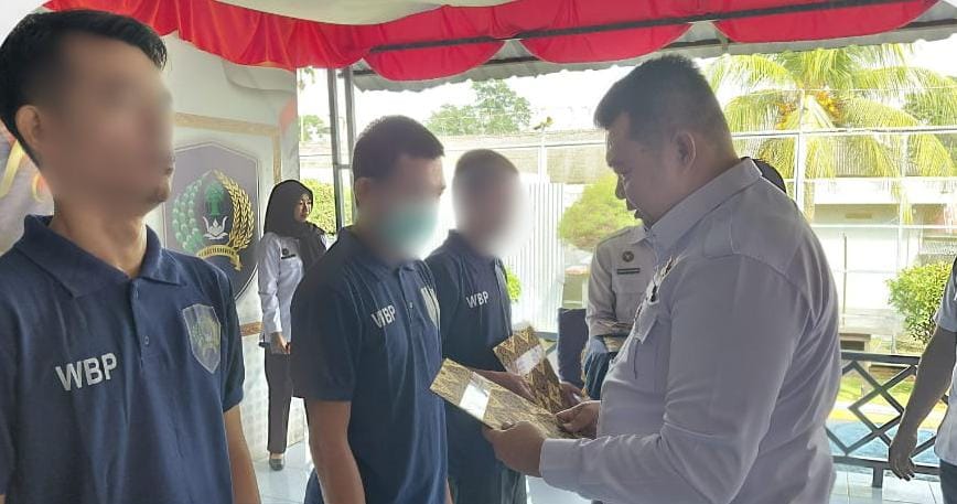 Semangat Natal 2025, Lapas Narkotika Muara Beliti Serahkan Remisi Khusus dan Pengurangan Masa Pidana