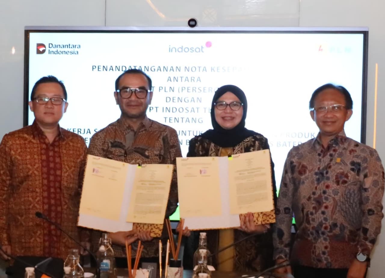 Gandeng Indosat Business, PLN percepat Ekosistem EV Lewat Digitalisasi SPKLU dan Transformasi Layanan Energi