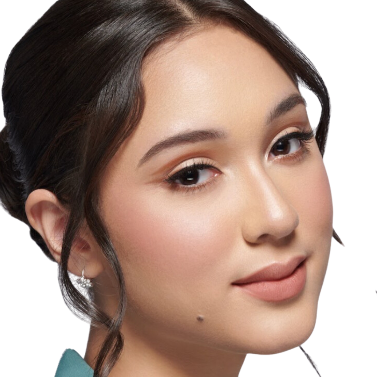 4 Rekomendasi Bedak Padat Agar Hasil Make Up Terlihat Ringan dan Natural