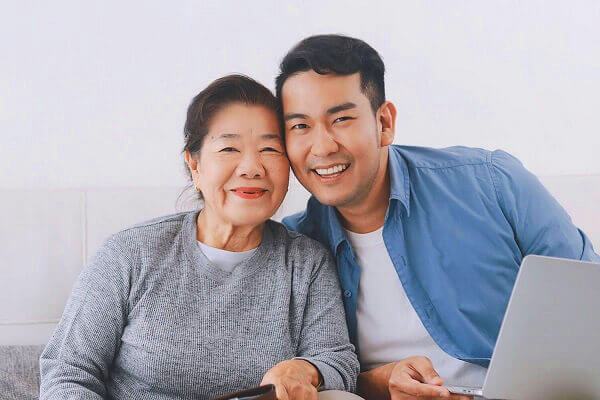 Mahasiswa 20 Tahun Ciptakan Inovasi Medis: Pulihkan Penglihatan Tanpa Operasi!