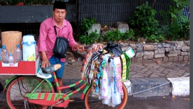 Nelangsa, Pedagang Kopi Keliling di Jakarta Sepi Pembeli Memasuki Musim Penghujan