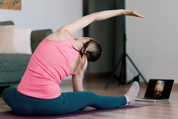 Jangan Asal Ikut Tren, Ini 5 Tips Penting Yoga untuk Pemula Agar Nyaman dan Aman