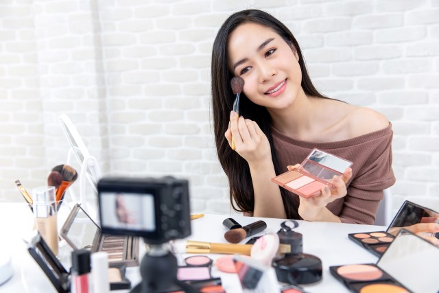 5 Kesalahan Fatal yang Bikin Makeup Kamu Oksidasi dan Nggak Flawless