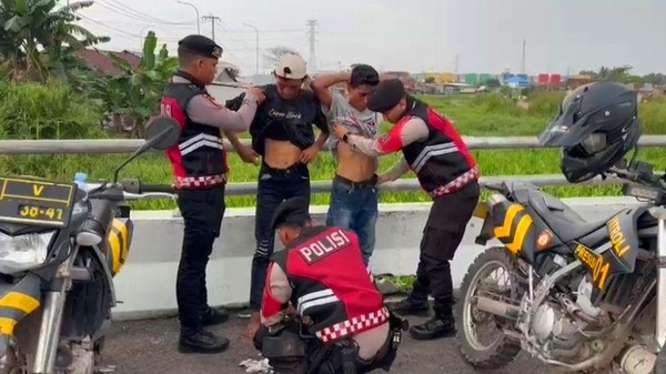 Polisi Amankan Pelaku Pungli di Gerbang Tol Kramasan, Ngaku Hanya Bantu Atur Lalu Lintas