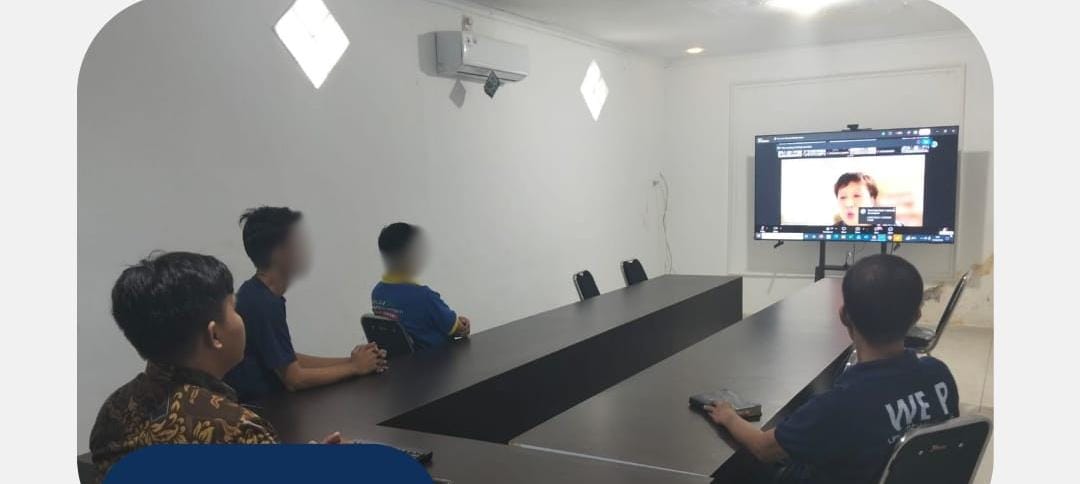 Dalam Suasana Khusyuk, Ikuti Ibadah Jumat Agung Virtual