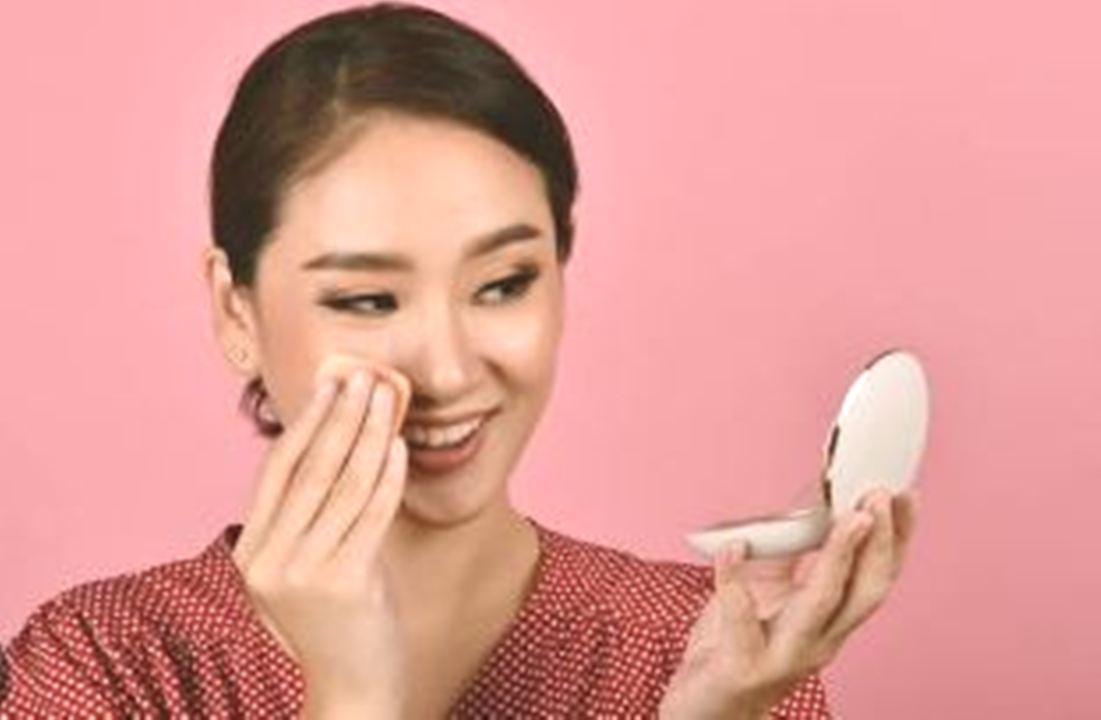 3 Pilihan Bedak Padat Mengandung Foundation, Cocok untuk Makeup ke Kondangan