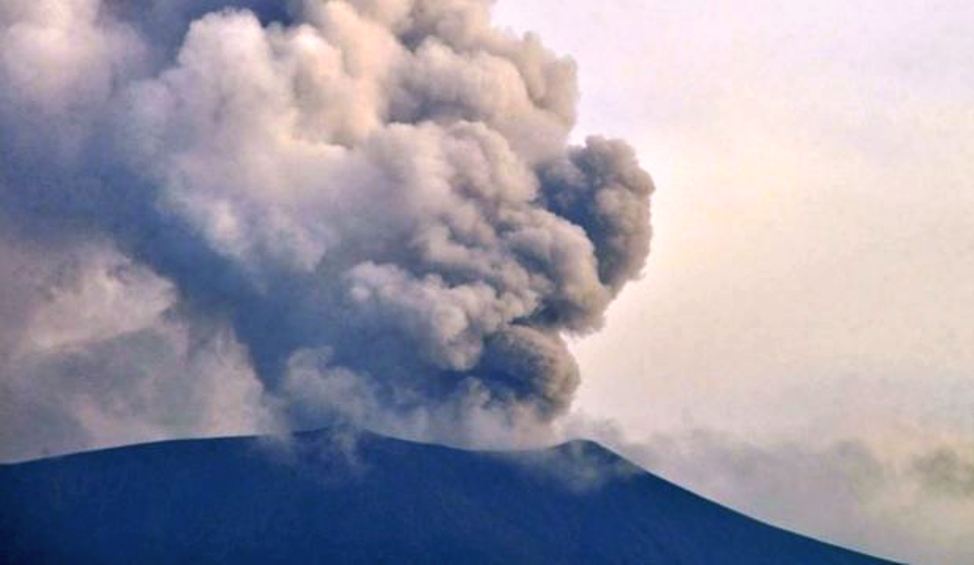 Gunung Marapi di Sumbar Erupsi Lagi, Tinggi Abu Mencapai 1,5 Km